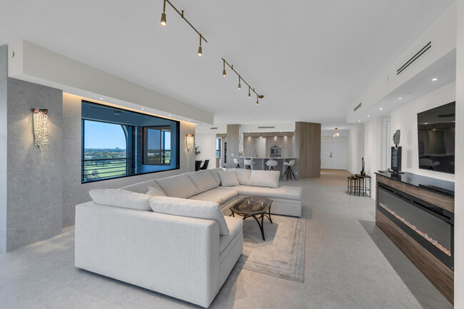 Building Photo - 7351 Promenade Dr