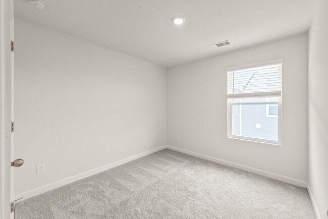 Building Photo - (Coming Soon) 3 Story Townhome in City Park!