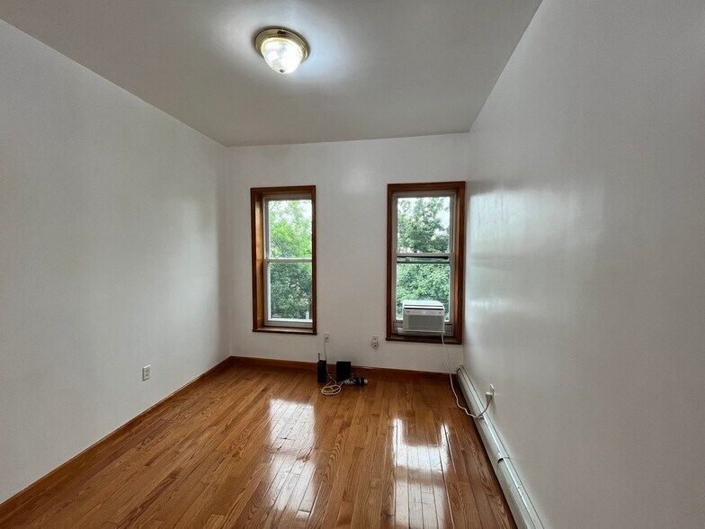 Building Photo - 451 51st St