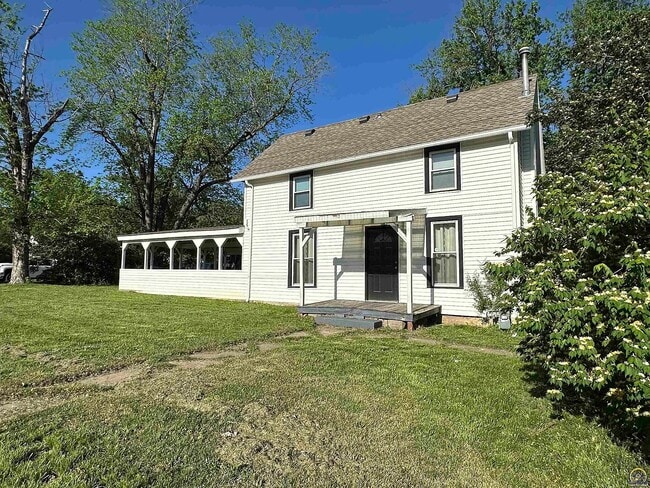 Building Photo - 3839 SW Sena Dr