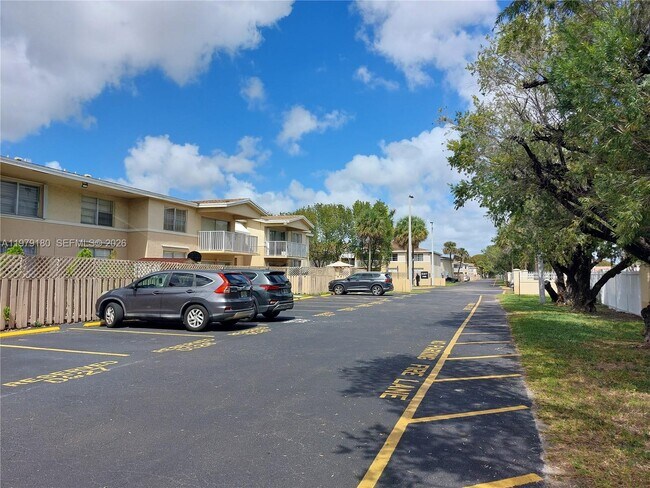 Building Photo - 4410 NW 79th Ave