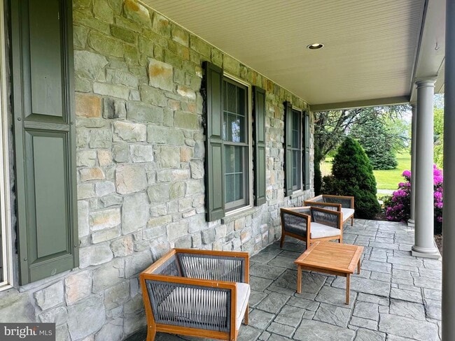 Building Photo - 15 Shetland Dr