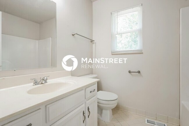 Building Photo - 3 Bedroom Pet-Friendly Home in GOODLETTSVILLE, TN with Main Street Renewal
