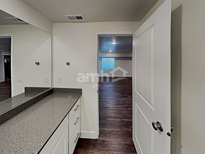 Building Photo - 7357 S Copper Rim Dr