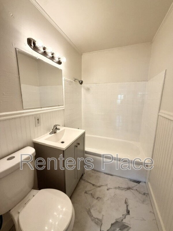 Building Photo - 229 East 28th St N