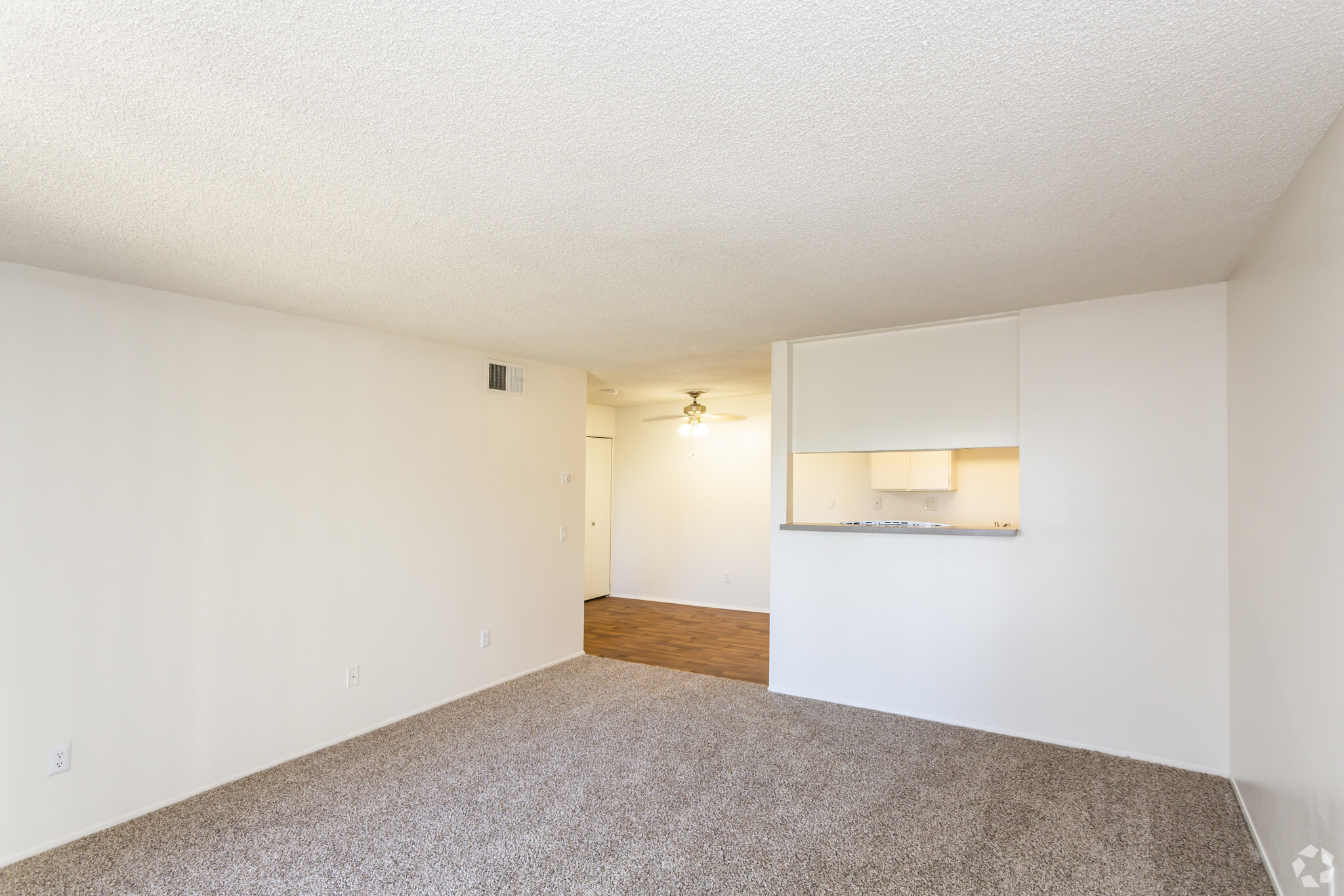 1 BR, 1 BA - 655 SF - Summit Apartments