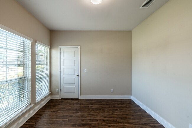Building Photo - 8095 Vane Ct