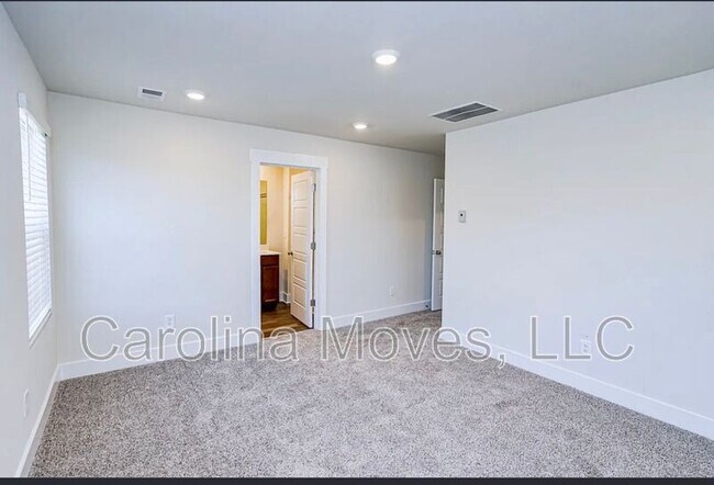 Building Photo - 609 Purteview Pl