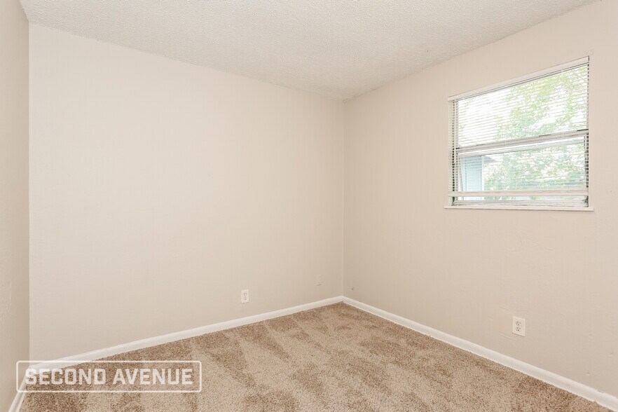 Building Photo - 4662 Roanoke Blvd