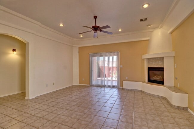 Building Photo - 2305 Santo Domingo Ave