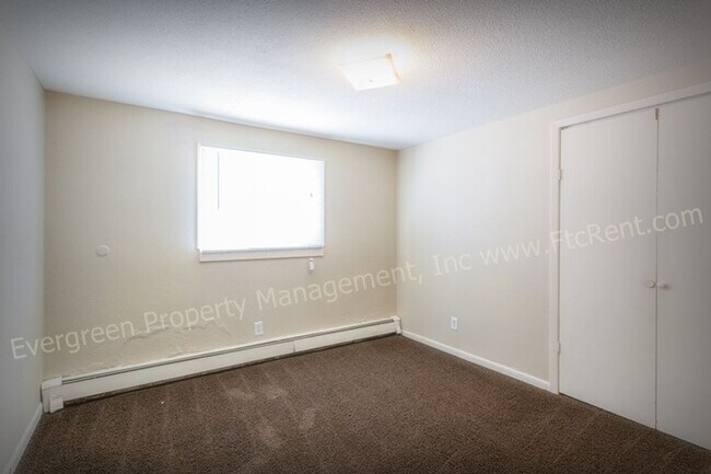 Building Photo - 3006 Sunset Dr