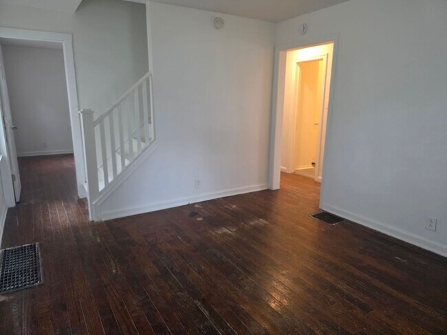 Building Photo - Updated 4-Bedroom, 1-Bathroom Home with Garage & Basement – $1,425/Month | Accepting Section 8