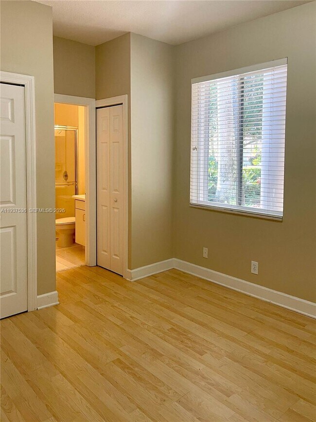 Building Photo - 2579 Mayfair Ln