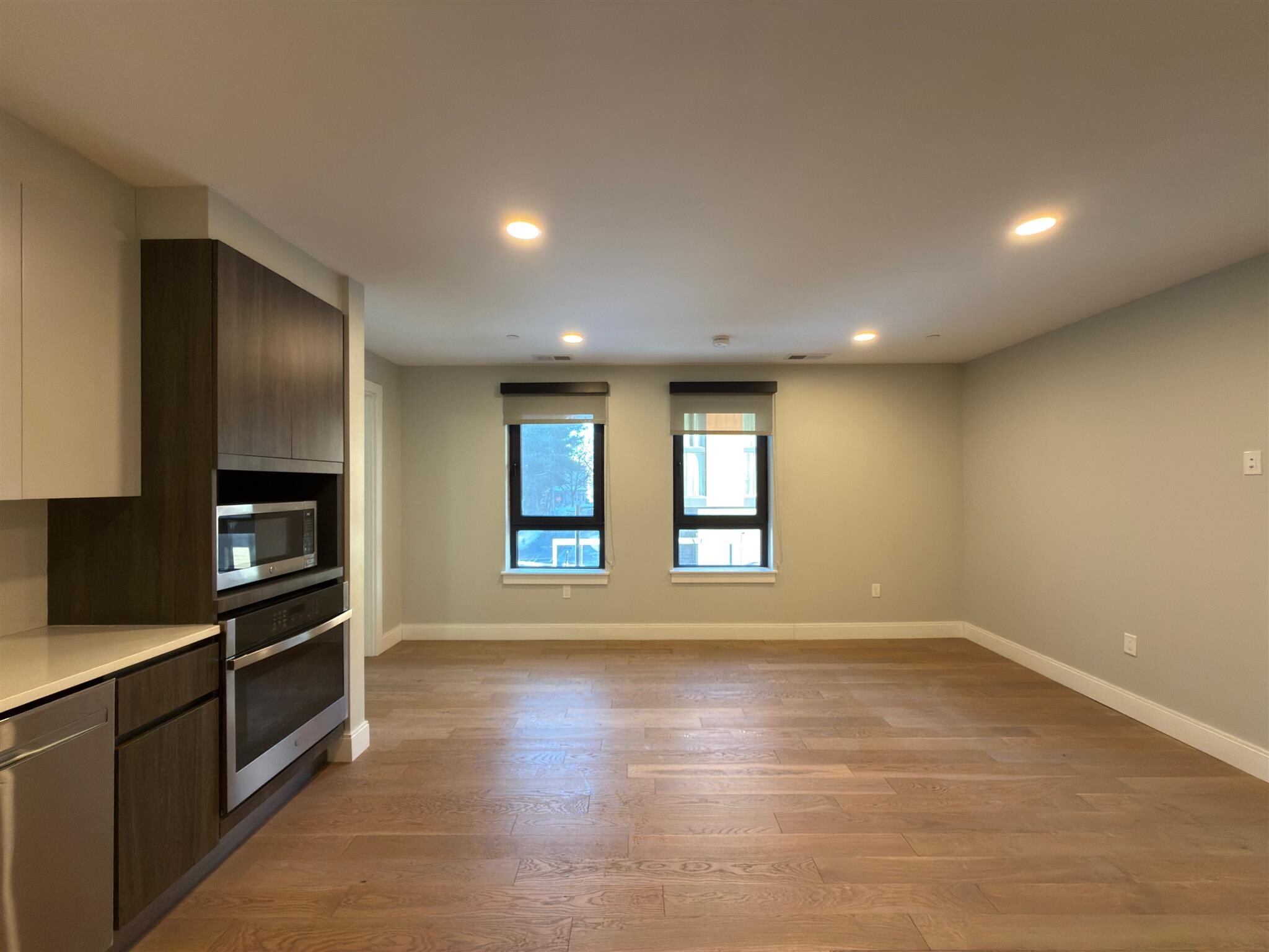 Building Photo - 15 Central St