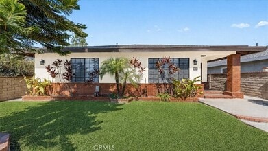Building Photo - 943 N Orange Ave