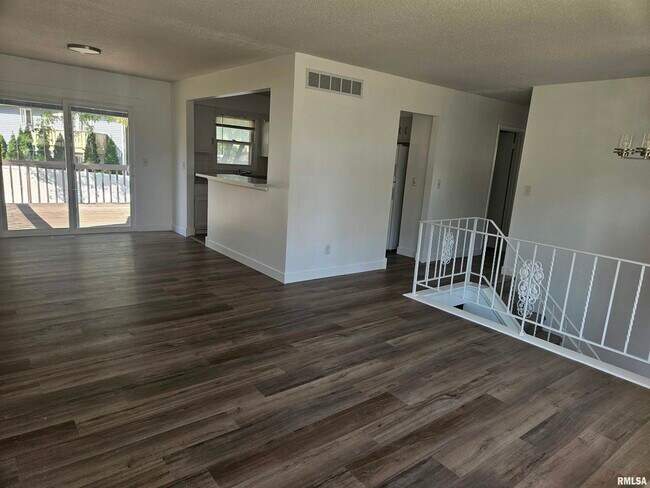 Building Photo - 2530 Saint John Ct
