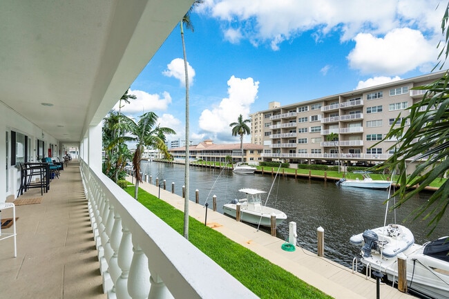 Building Photo - 2881 NE 32nd St