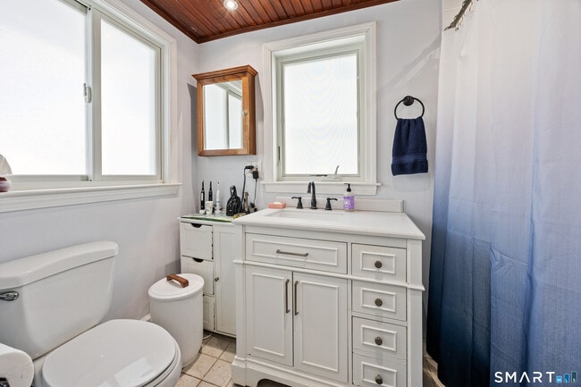 Building Photo - 33 Beach Rd W