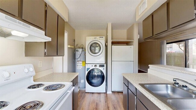 Building Photo - 1016 Autumn Cir