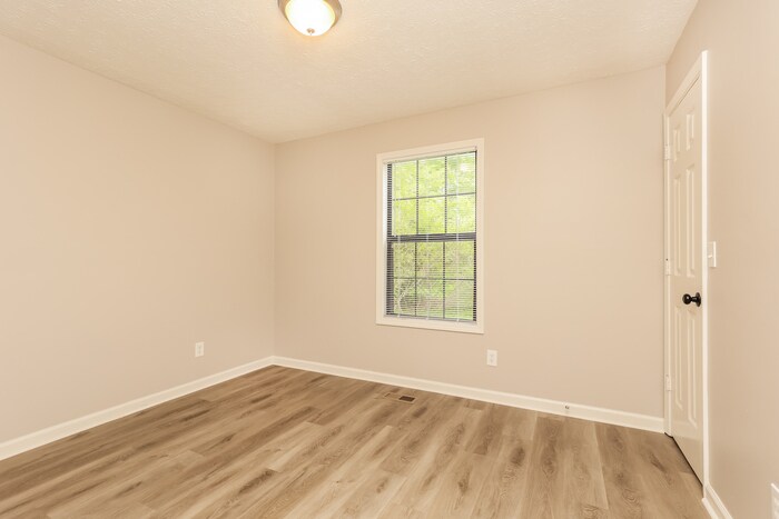 Building Photo - 164 Cedarwood Ct