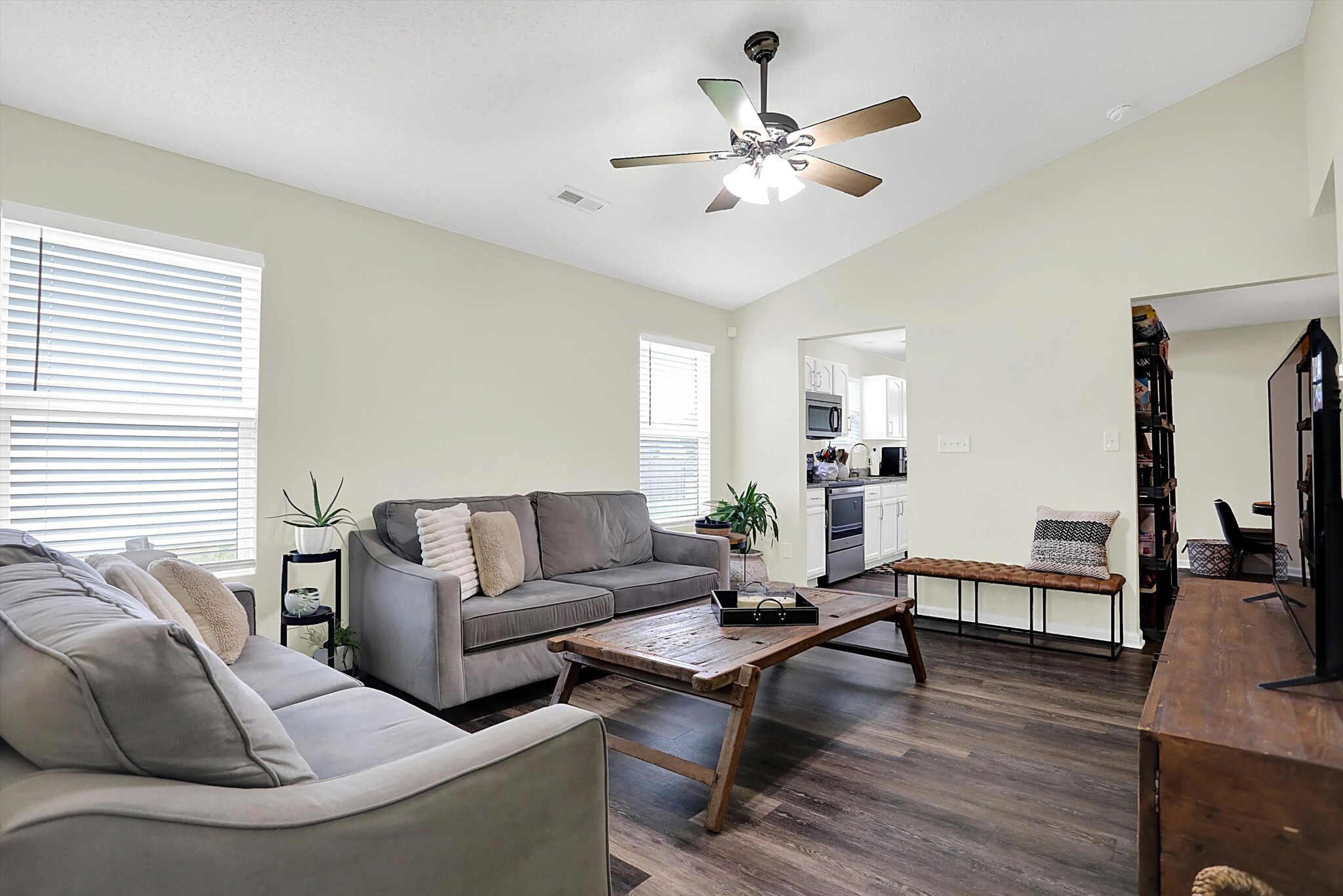 Building Photo - 5549 Wild Horse Dr