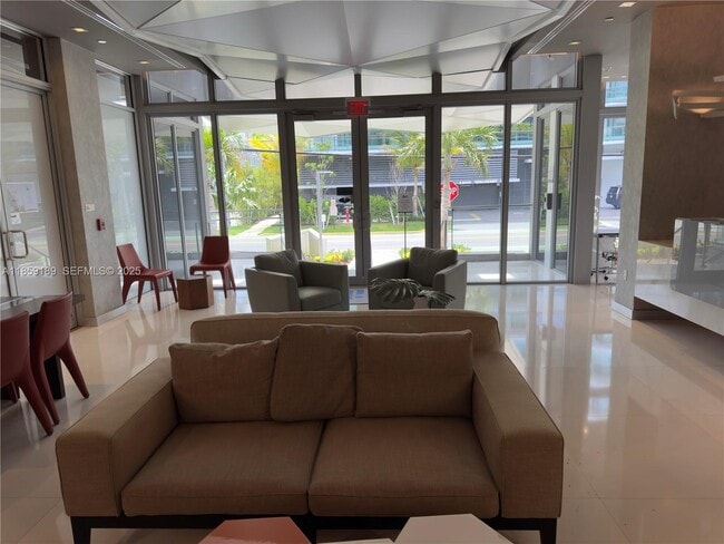 Building Photo - 9940 W Bay Harbor Dr