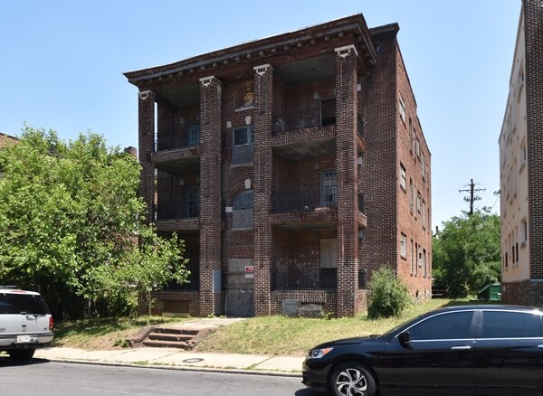 Building Photo - 2427 Callow Ave