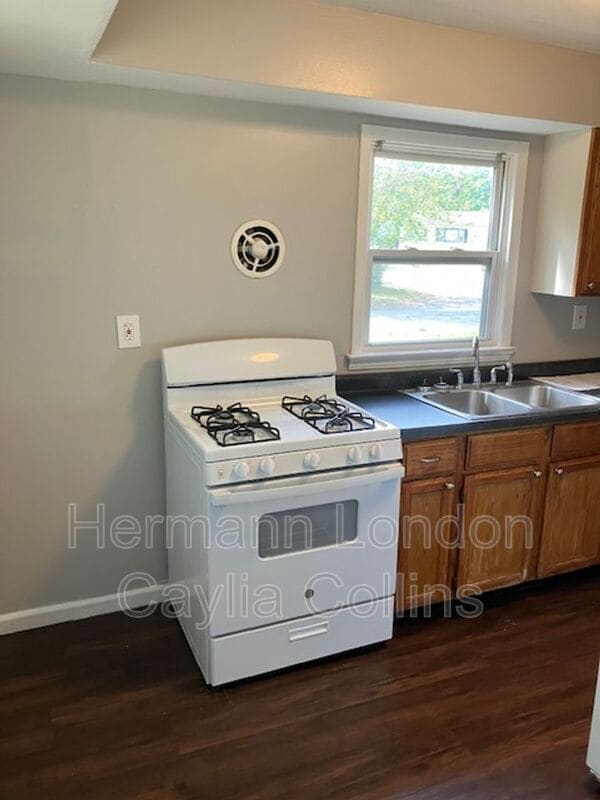 Building Photo - 4100 Belfore Dr