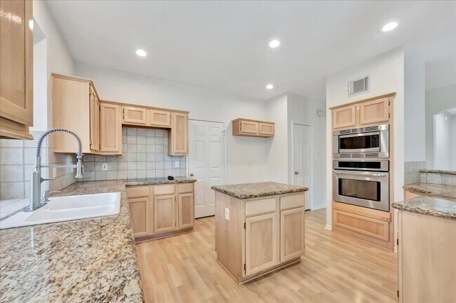 Building Photo - 14010 Hazel Ridge Ct