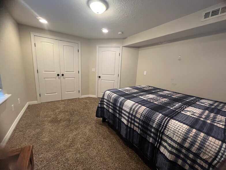 Building Photo - 2771 S Ivy Ln