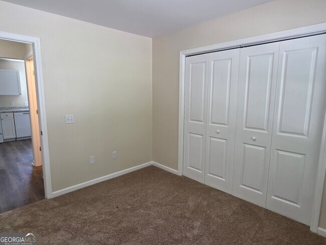 Building Photo - 113 Towne Pk E Dr