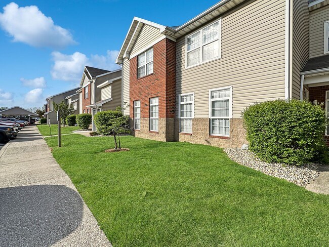 Building Photo - Luxe 1-Bedroom Haven: Serene Lakeside Livi...