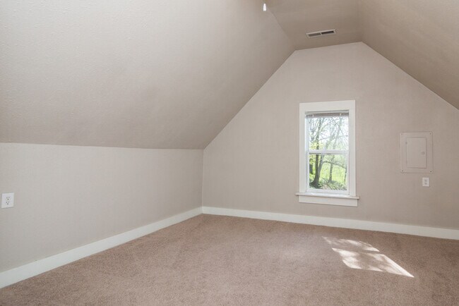 Building Photo - 369 Steele Rd