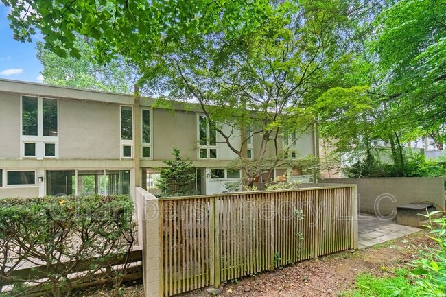 Building Photo - 11593 Maple Ridge Rd