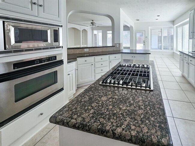 Building Photo - 6010 Serrano Terrace Ln
