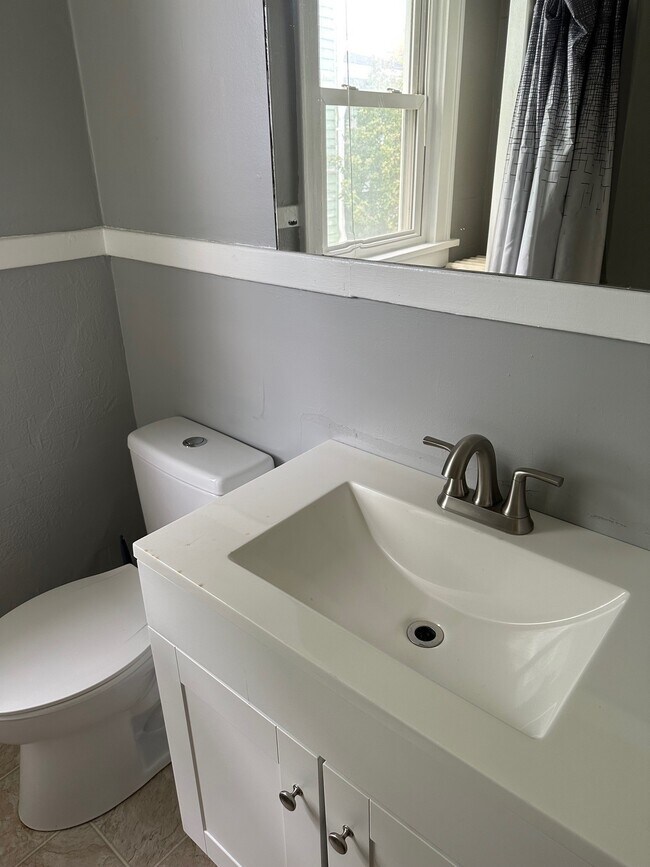 Building Photo - 1113 5th Ave