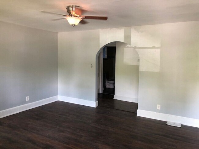 Building Photo - 914 Martin St