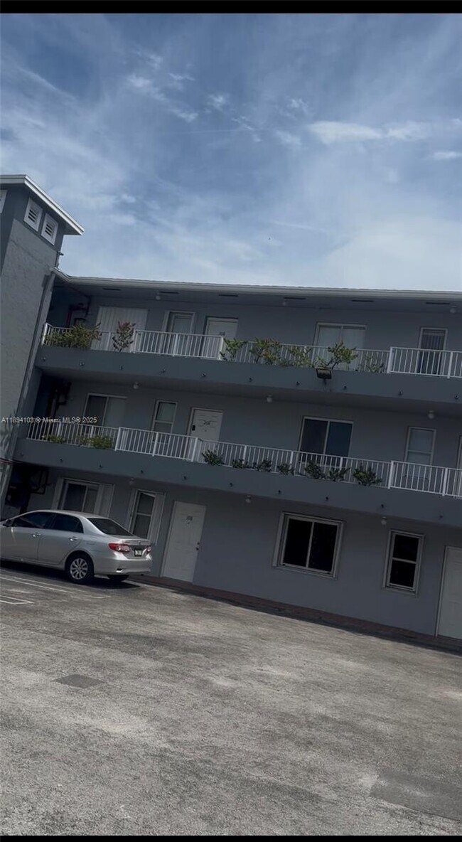 Building Photo - 1852 SW 7th St