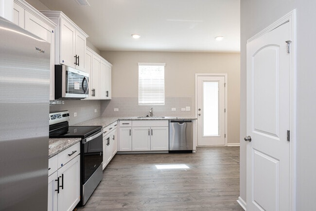 Building Photo - BEAUTIFUL 3BD/2.5BTH Townhome - MALLARD CREEK- ASK ABOUT OUR JANUARY MOVE IN SPECIAL