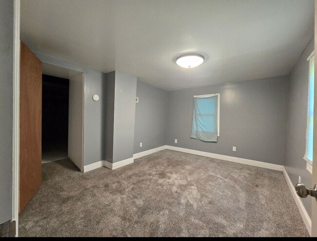 Building Photo - 1 Bedroom House In Alton