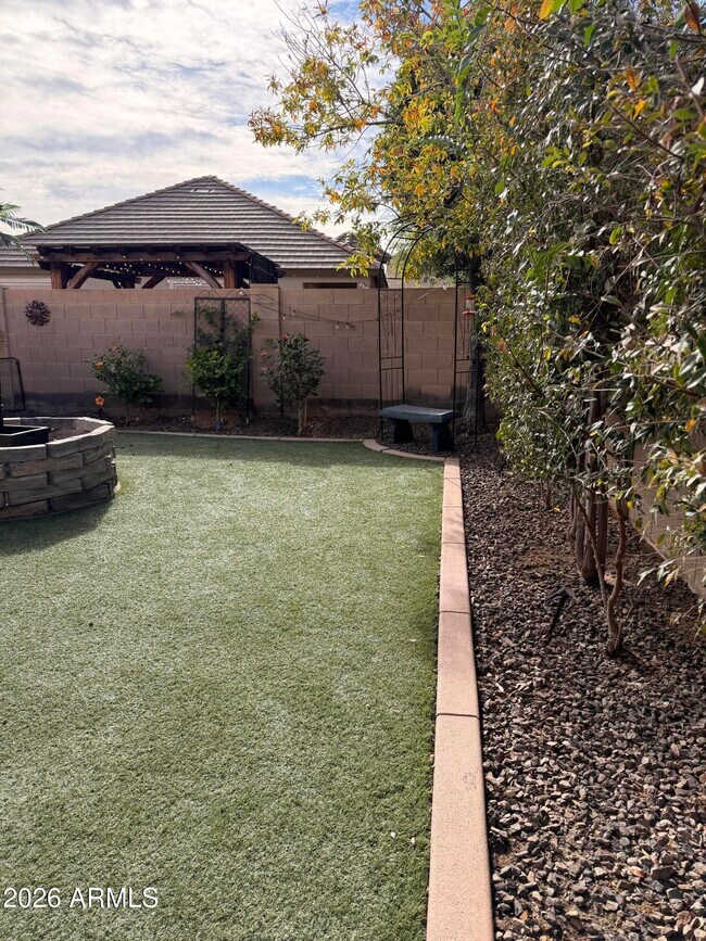 Building Photo - 17239 W Ironwood St