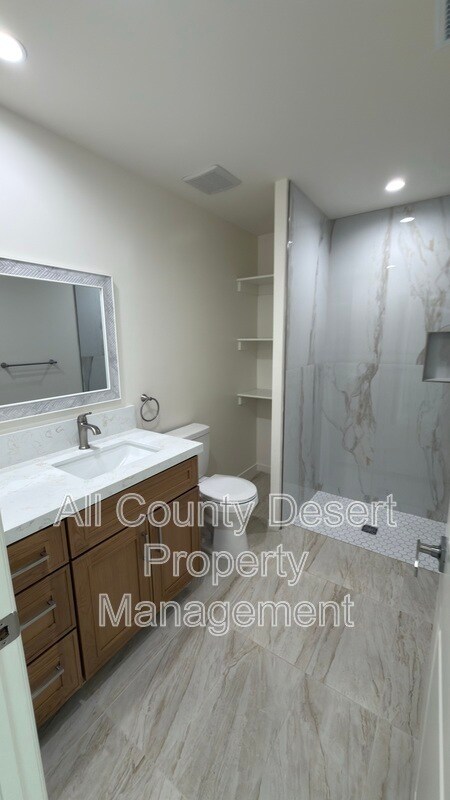 Building Photo - 517 S Mountain View Dr