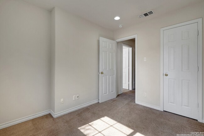 Building Photo - 7823 Kingsbury Wood