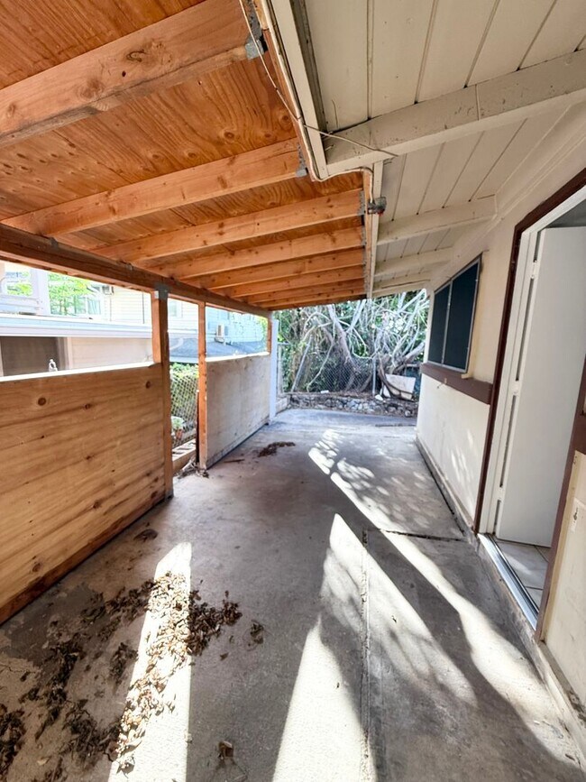 Building Photo - Aliamanu/Salt Lake - 2 bedroom 1 bath Duplex