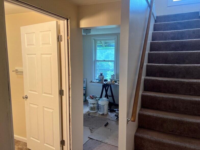 Hallway - 1014 Saint Marys Blvd