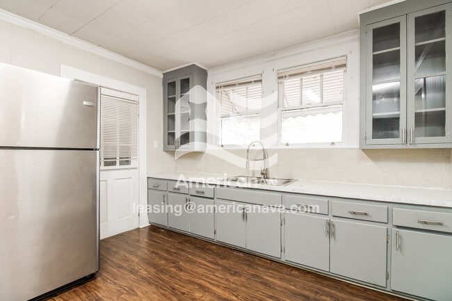 Building Photo - 4213 Ridgewood Ave