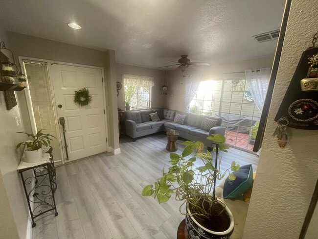 Building Photo - 7734 Creekside Dr