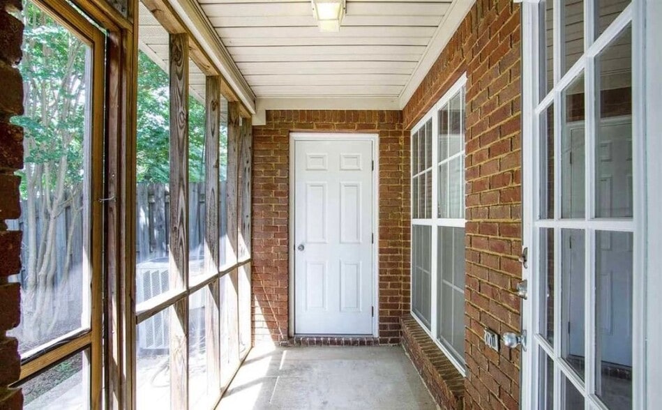 Building Photo - 121 Hayesbury Ct