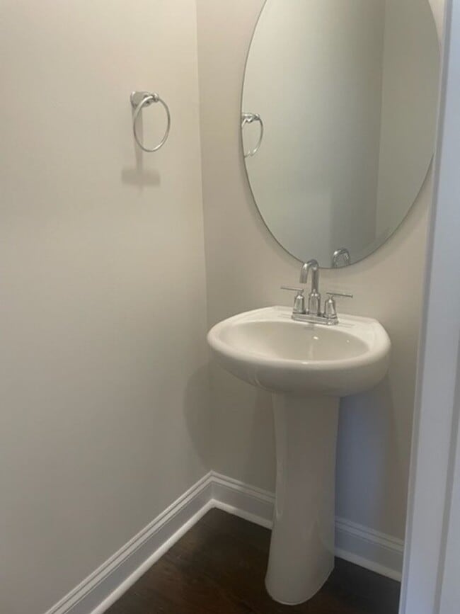 Building Photo - Beautiful 3BR 2.5BA Townhome w/ 1 Car Garage • Updated Kitchen in Huntersville