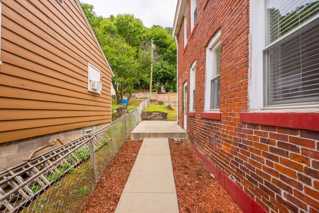 Building Photo - Stunning 3 bed, 2.5 bath home in McKees Rocks available October 1!
